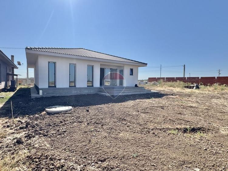 Casă individuală cu 4 camere cu Teren 800 Mp în Livada de Bihor