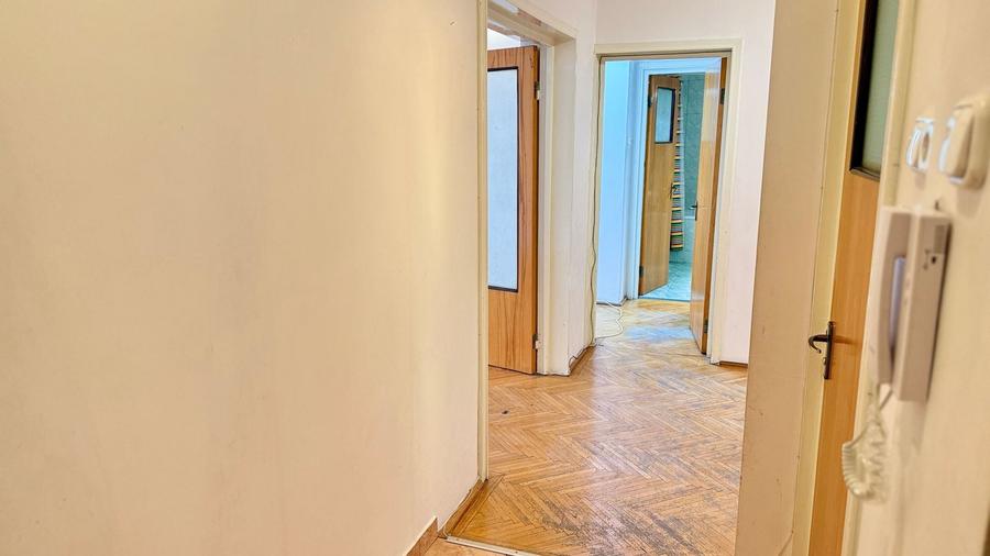 Apartament cu 4 camere decomandat în Victoriei