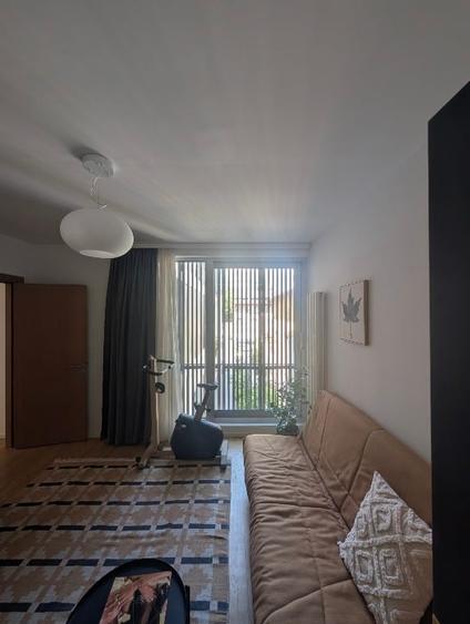 Apartament cu 3 camere decomandat, mobilat în P-ța Victoriei