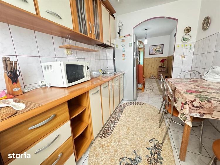 Apartament cu 3 camere decomandat în Valea Aurie