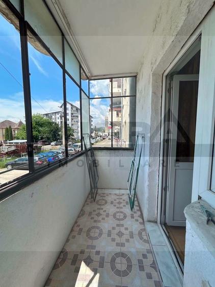 Apartament cu 4 camere decomandat în Central