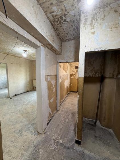 Apartament cu 3 camere semidecomandat în Domenii