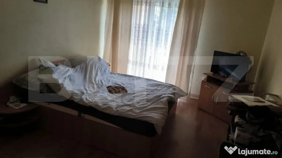 Casă cu 7 camere cu Teren 375 Mp în Central