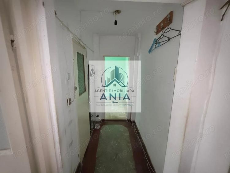 Apartament cu 3 camere semidecomandat în Neptun