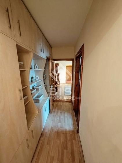 Apartament cu 4 camere semidecomandat în Central