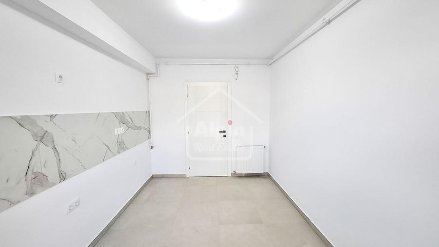 Apartament cu 3 camere decomandat în Tractorul