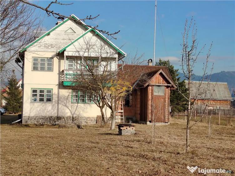 Casă cu 5 camere cu Teren 2000 Mp în Central