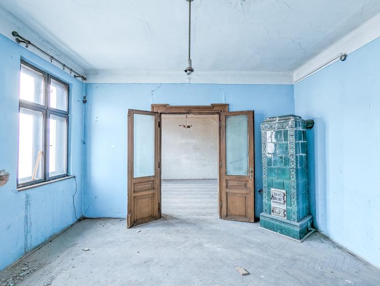 Casă individuală cu 10 camere cu Teren 284 Mp în Centrul Istoric