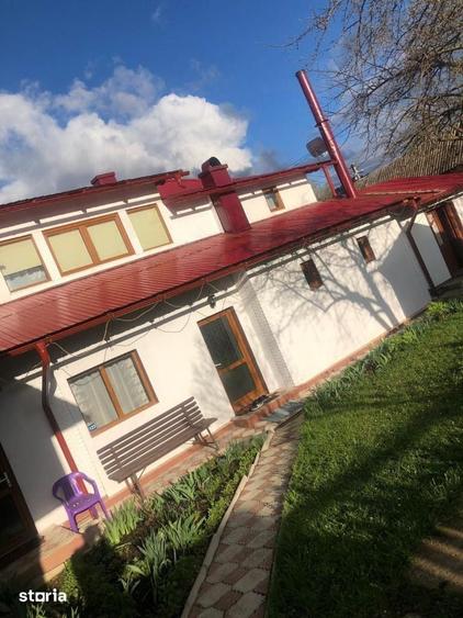 Casă cu 8 camere decomandat cu Teren 3000 Mp în Panaci