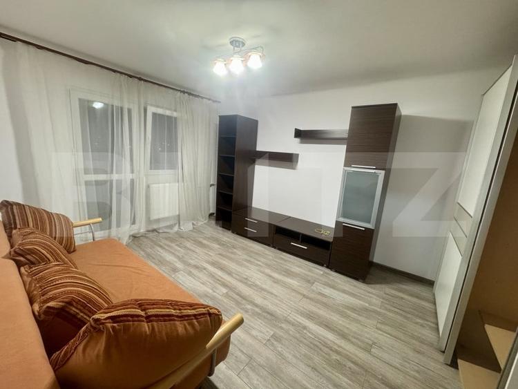 Garsonieră decomandată, mobilată în Rovine