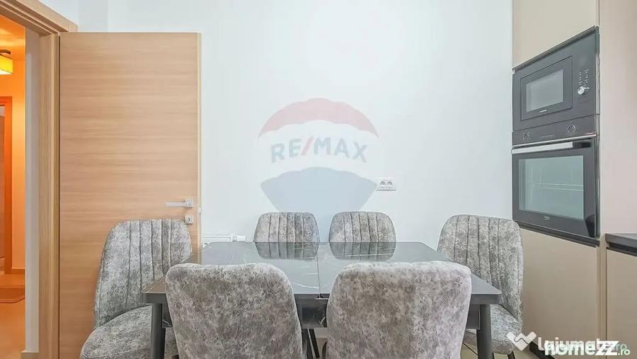 Apartament cu 3 camere decomandat în Tractorul