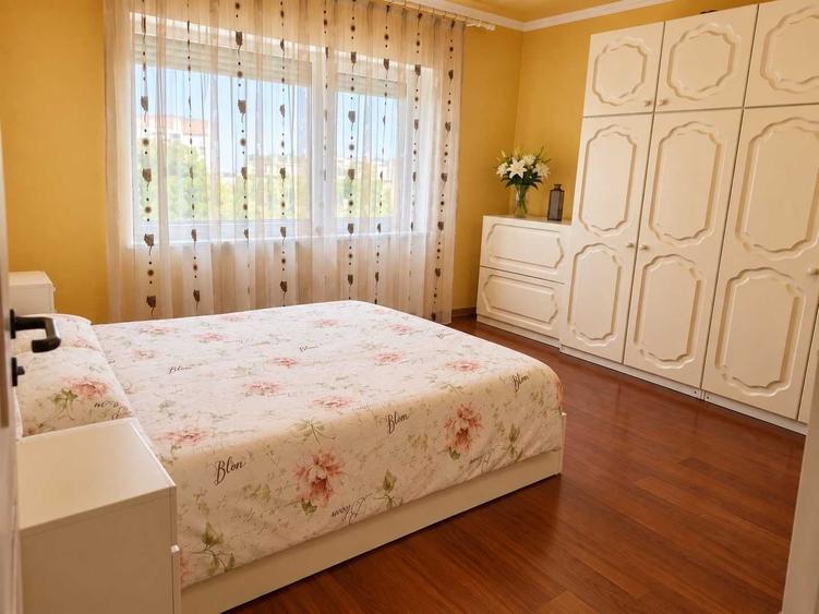 Apartament cu 3 camere decomandat în Carpați 2