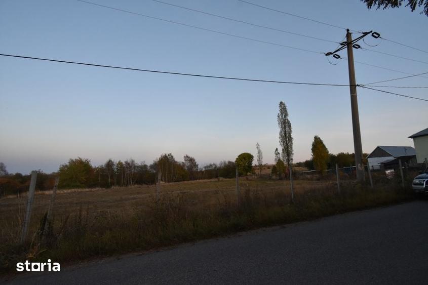 Teren de 2540 mp, în Căpușu Mare