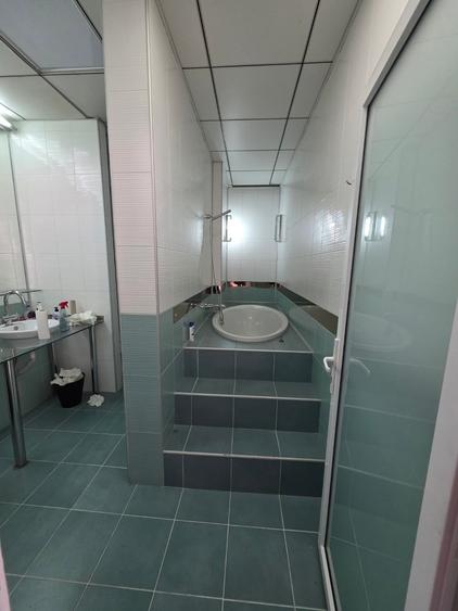 Apartament cu 4 camere semidecomandat în Magheru