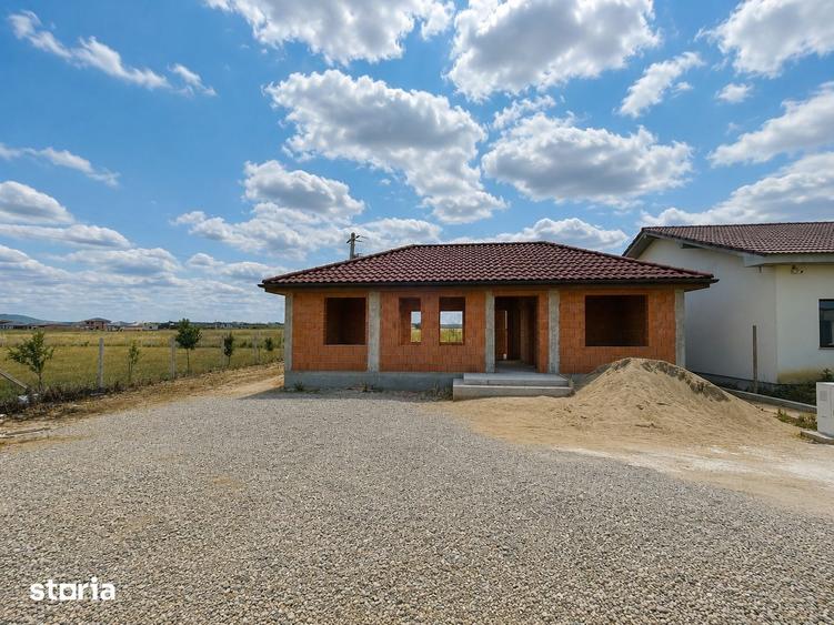 Casă cu 3 camere cu Teren 500 Mp în Sânmartin