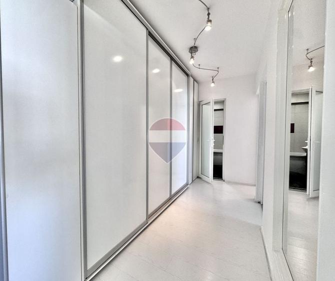 Apartament cu 3 camere semidecomandat, mobilat în Titulescu