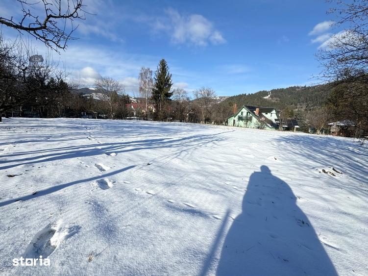 Teren de 1700 mp, în Ceahlău