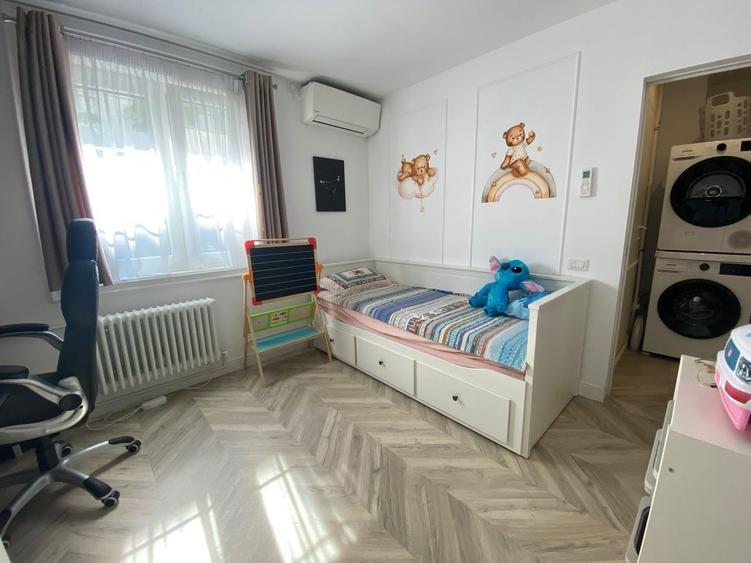 Apartament cu 3 camere semidecomandat, mobilat în Dristor