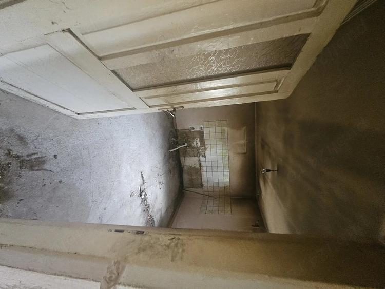 Casă cu 4 camere cu Teren 1486 Mp în Central