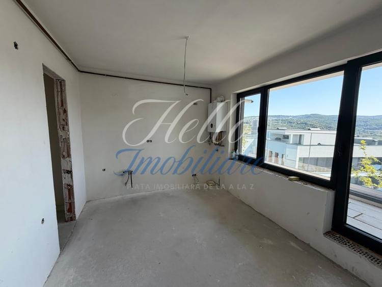Penthouse cu 3 camere decomandat în Zorilor