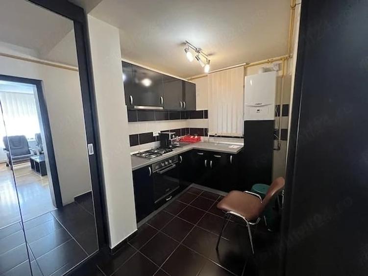 Apartament cu 3 camere semidecomandat în Gheorghe Lazăr