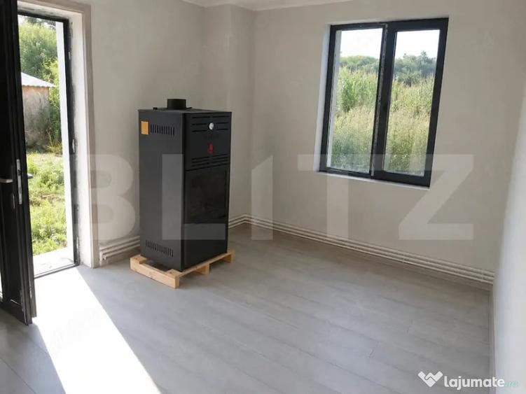 Casă cu 3 camere cu Teren 1600 Mp în Central