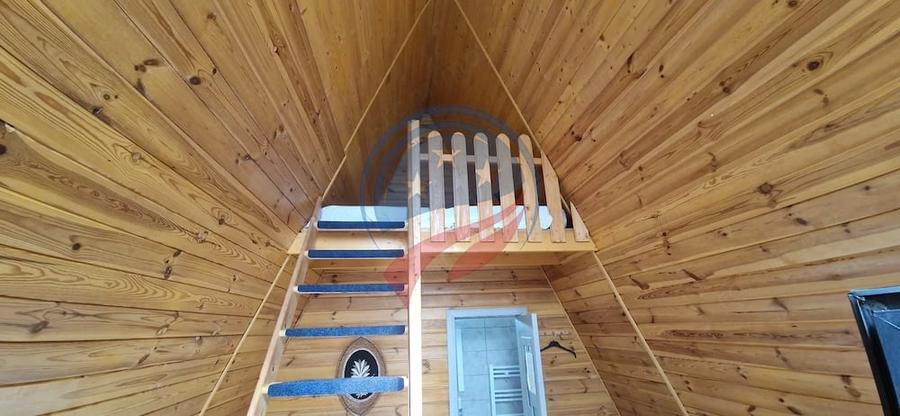 Casă cu 8 camere cu Teren 5574 Mp în Periferie