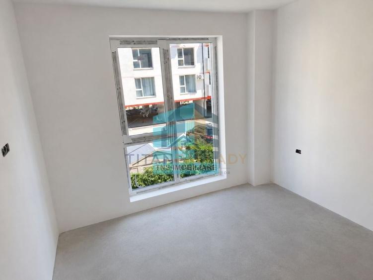 Apartament cu 4 camere decomandat în Titan