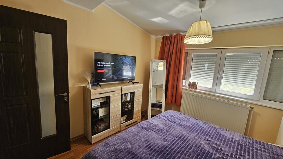 Apartament cu 2 camere decomandat în Micro 20