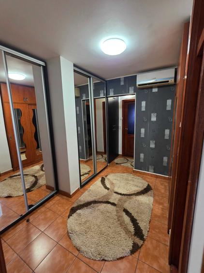Apartament cu 2 camere decomandat în Rovine