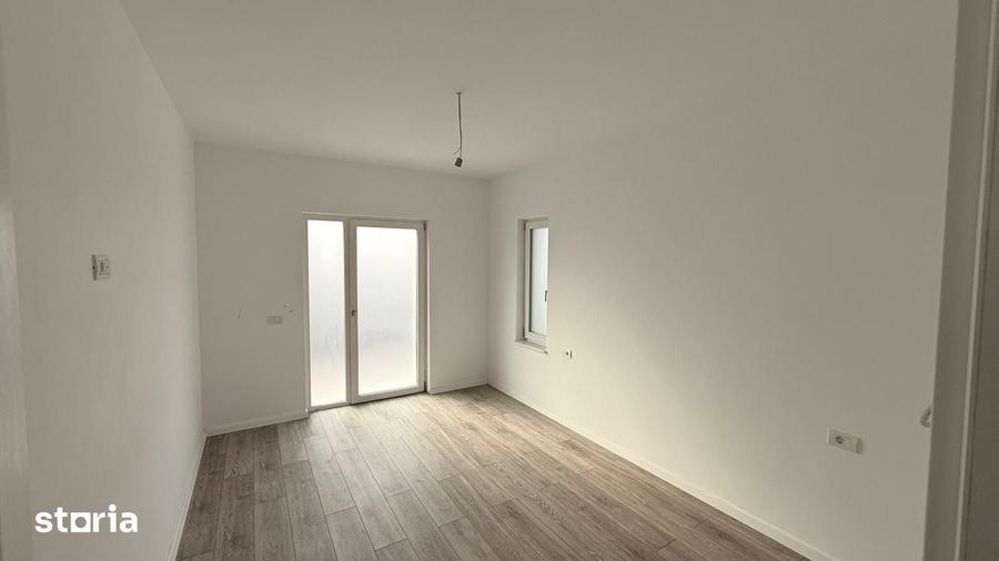 Casă cu 4 camere semidecomandat cu Teren 400 Mp în Miroslava