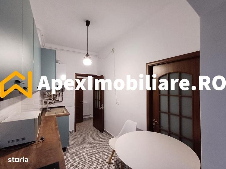 Apartament cu 3 camere semidecomandat în Moșilor