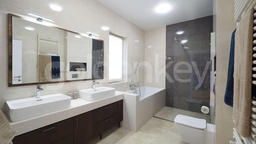 Duplex cu 4 camere cu Canalizare în Pipera