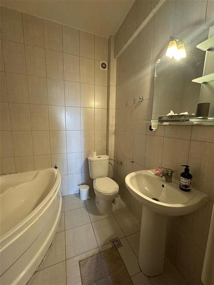 Apartament cu 2 camere decomandat în Palat