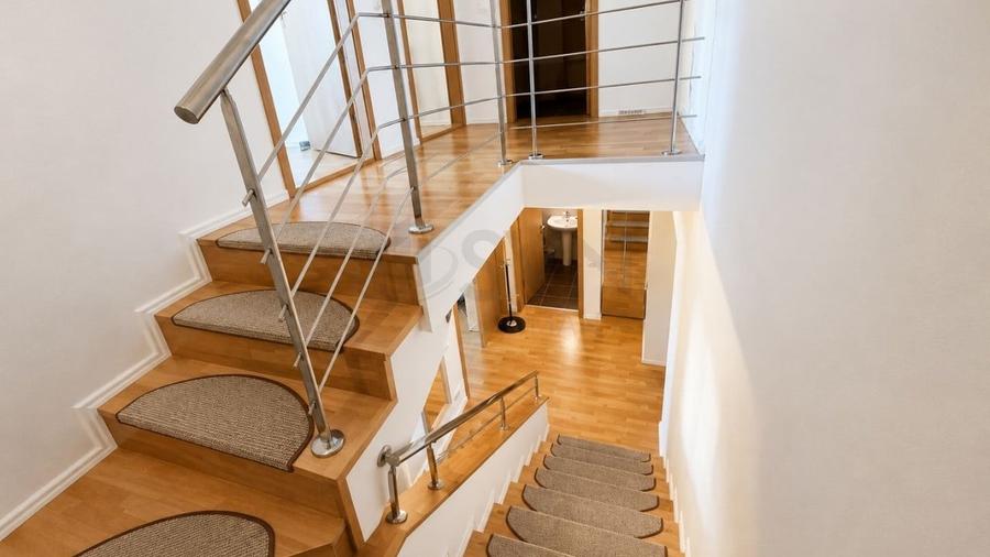 Apartament cu 3 camere semidecomandat, mobilat în Lacul Tei
