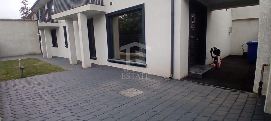 Casă individuală cu 7 camere cu Canalizare în Colentina