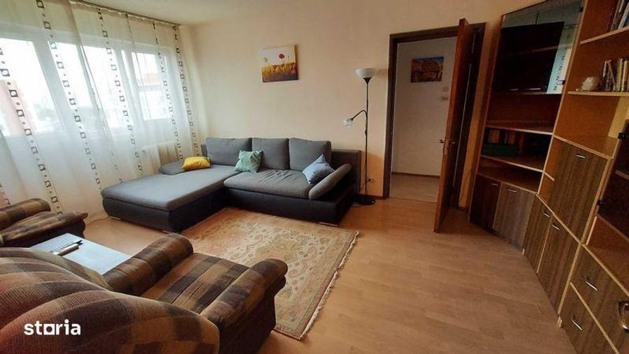 Apartament cu 3 camere semidecomandat, mobilat în Dristor