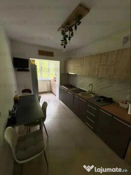 Apartament cu 3 camere decomandat în Răcădău