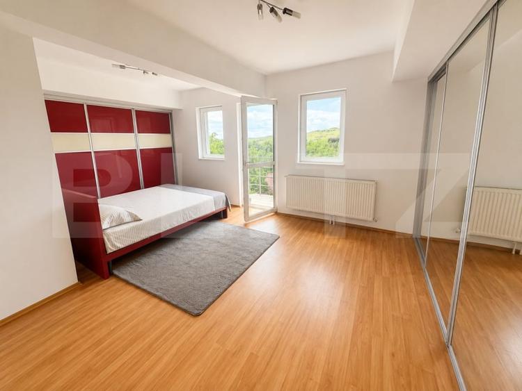 Casă individuală cu 8 camere cu Garaj în Tureni
