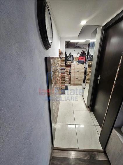 Apartament cu 3 camere semidecomandat în Filiași