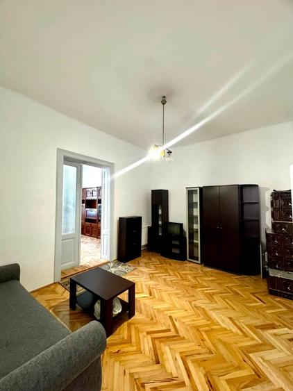 Apartament cu 4 camere semidecomandat, mobilat în Gruia