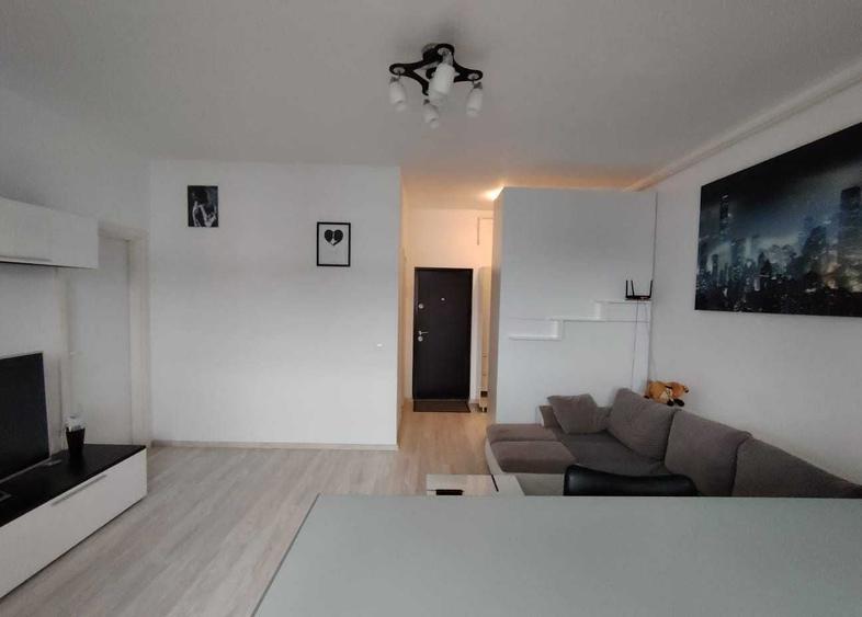 Apartament cu 2 camere semidecomandat în Roșu