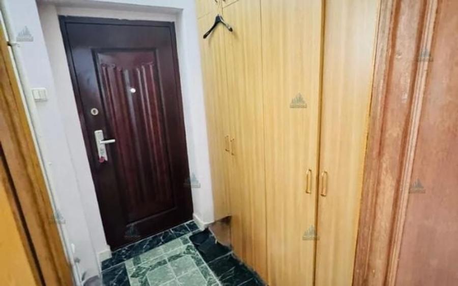 Casă individuală cu 5 camere cu Canalizare în Central