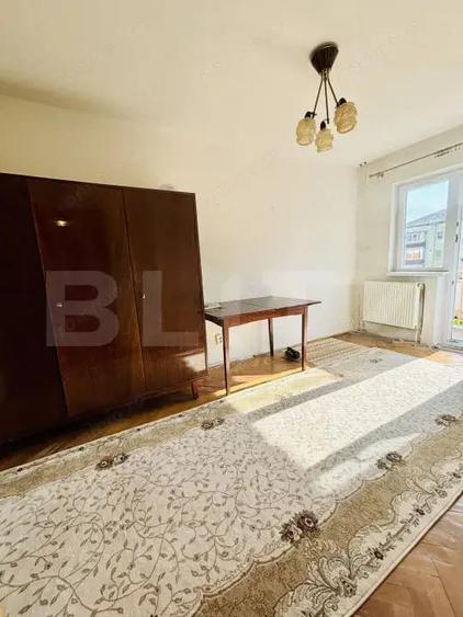 Apartament cu 4 camere decomandat în Girocului