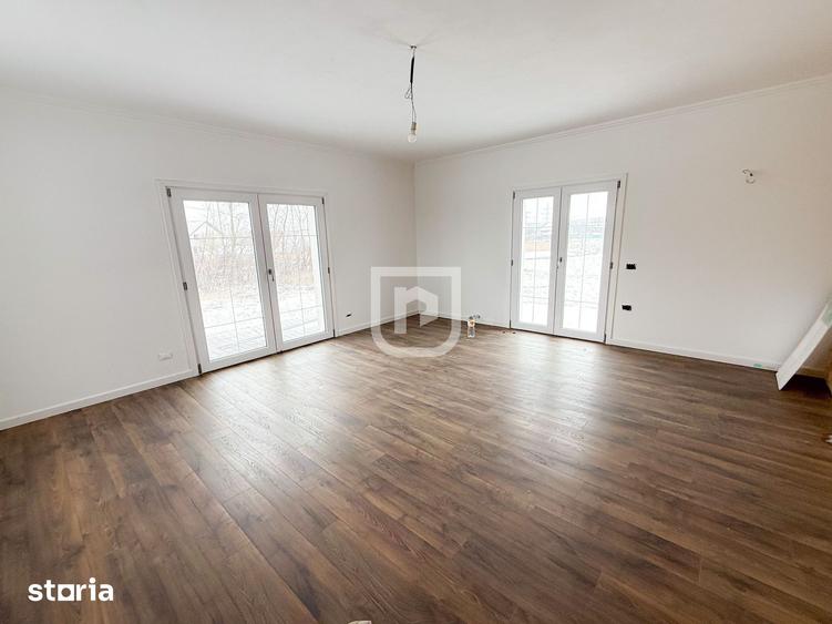 Casă cu 8 camere cu Teren 2650 Mp în Ițcani