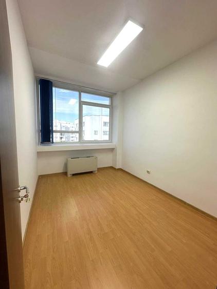 Spațiu comercial, de 15 mp, în Militari