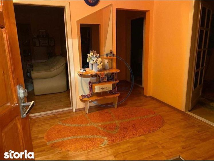 Apartament cu 4 camere decomandat, mobilat în Calea Moldovei