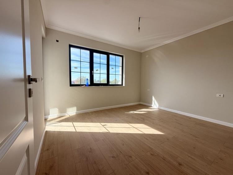 Duplex cu 5 camere cu Canalizare în Dumbrăvița