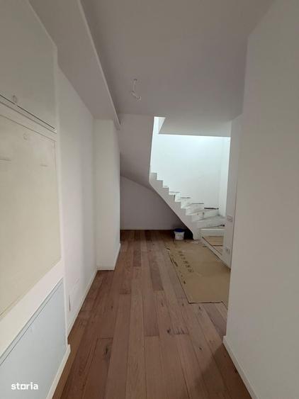 Apartament cu 4 camere în Mihai Bravu