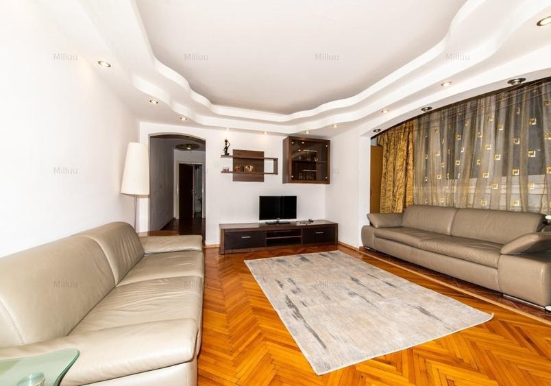 Apartament cu 3 camere semidecomandat în Titan